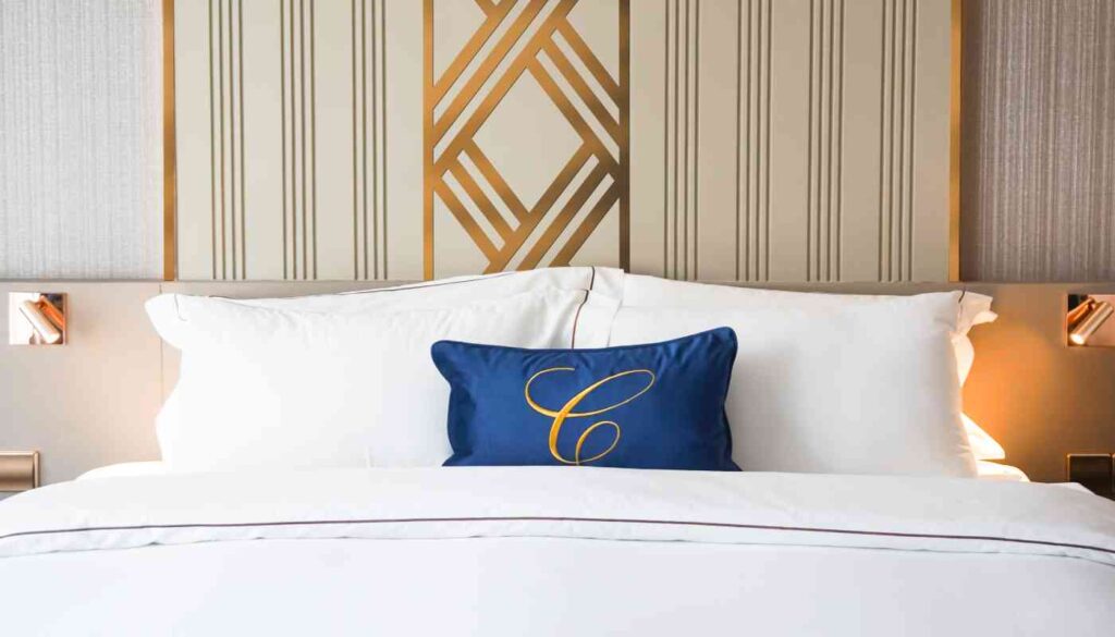 Glow 5-Deluxe King Room1