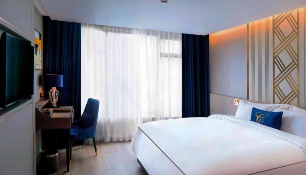 Glow 5-Deluxe King Room2