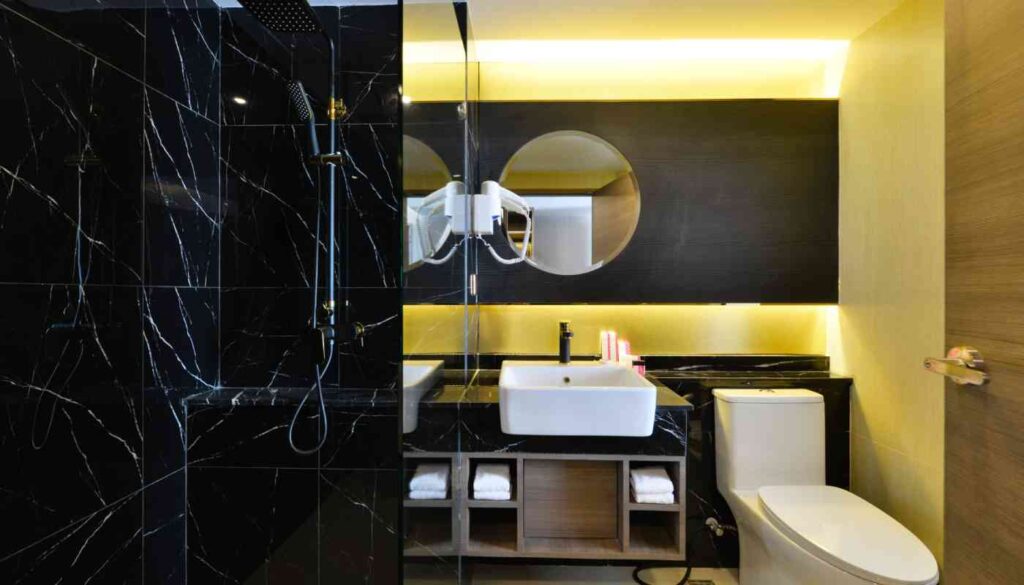 Glow 5-Deluxe King Room3