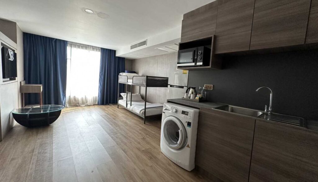 Glow 5-Executive Family3