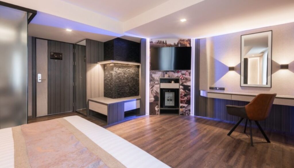 AspiraGemsCenterSilom-corner-2