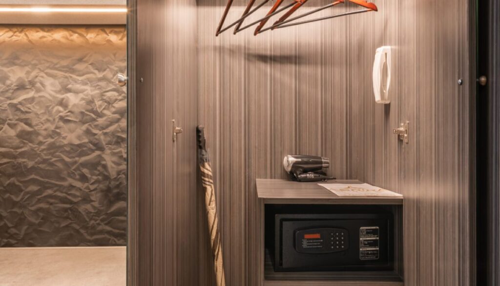 AspiraGemsCenterSilom-corner-4