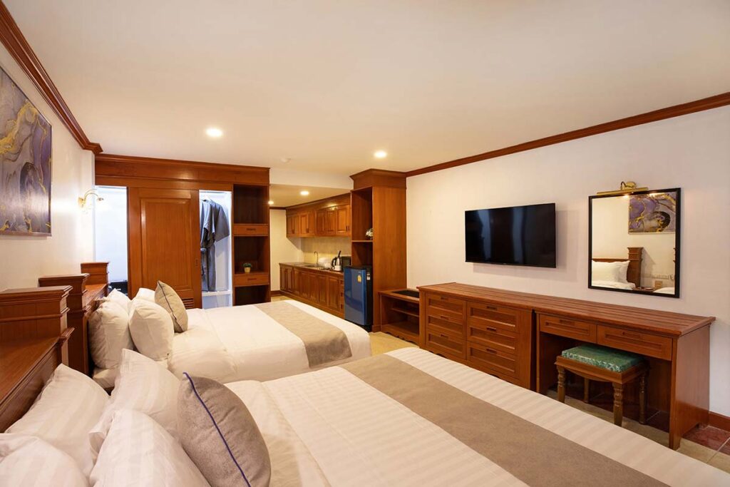 Executive Family Room-03