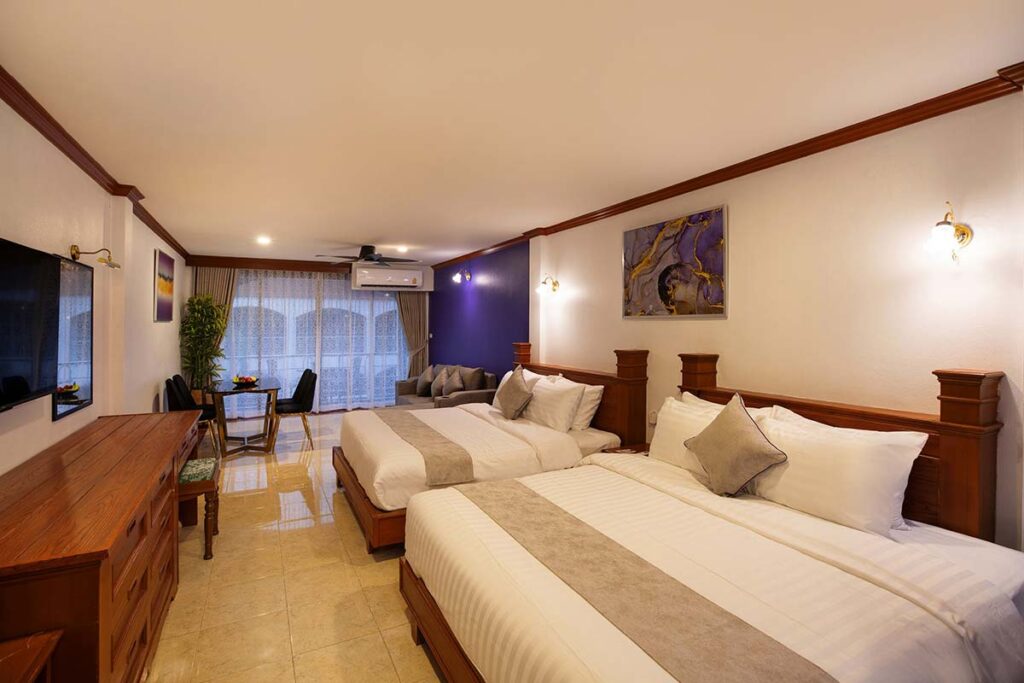 Executive Family Room-04