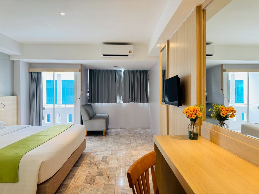 LINE_ALBUM_Deluxe-king-pool-view_250429_23