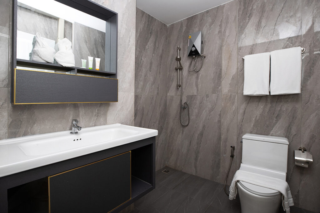 Superior-Twin-Room-Bathroom