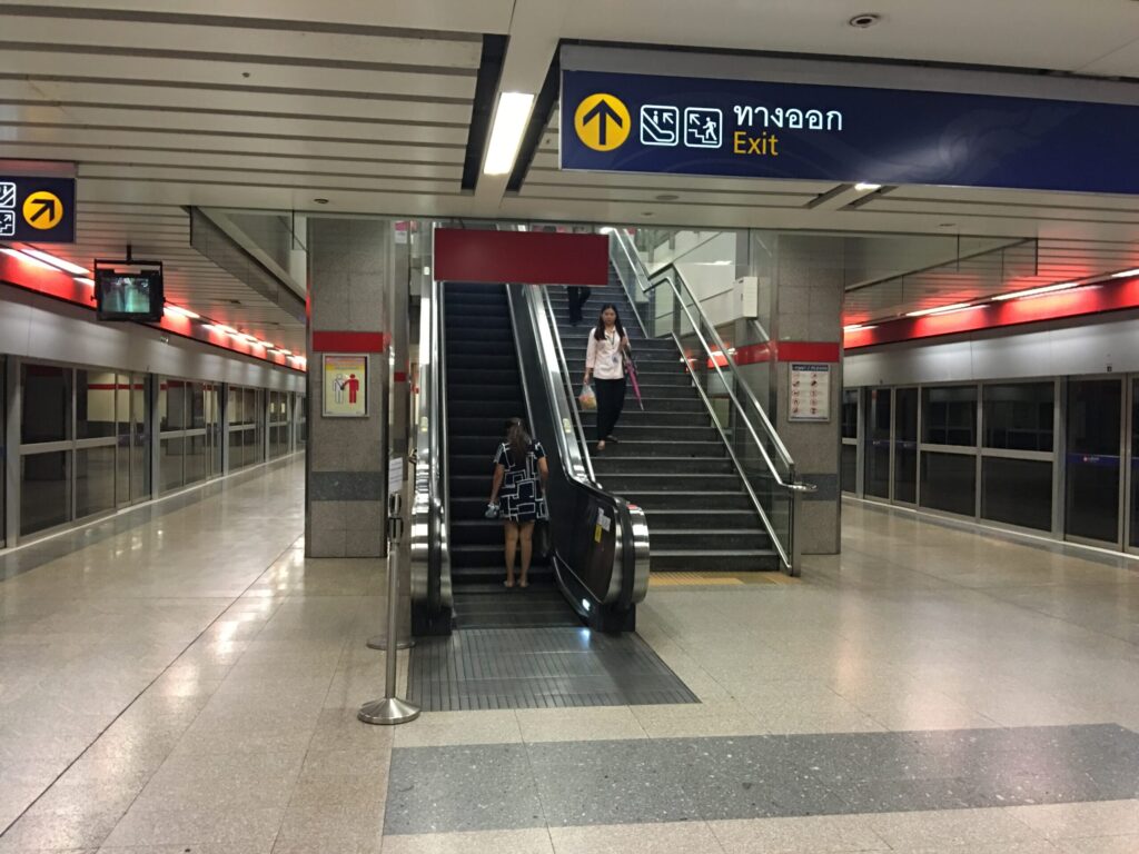 Sutthisan_Station_platform_level_1-scaled