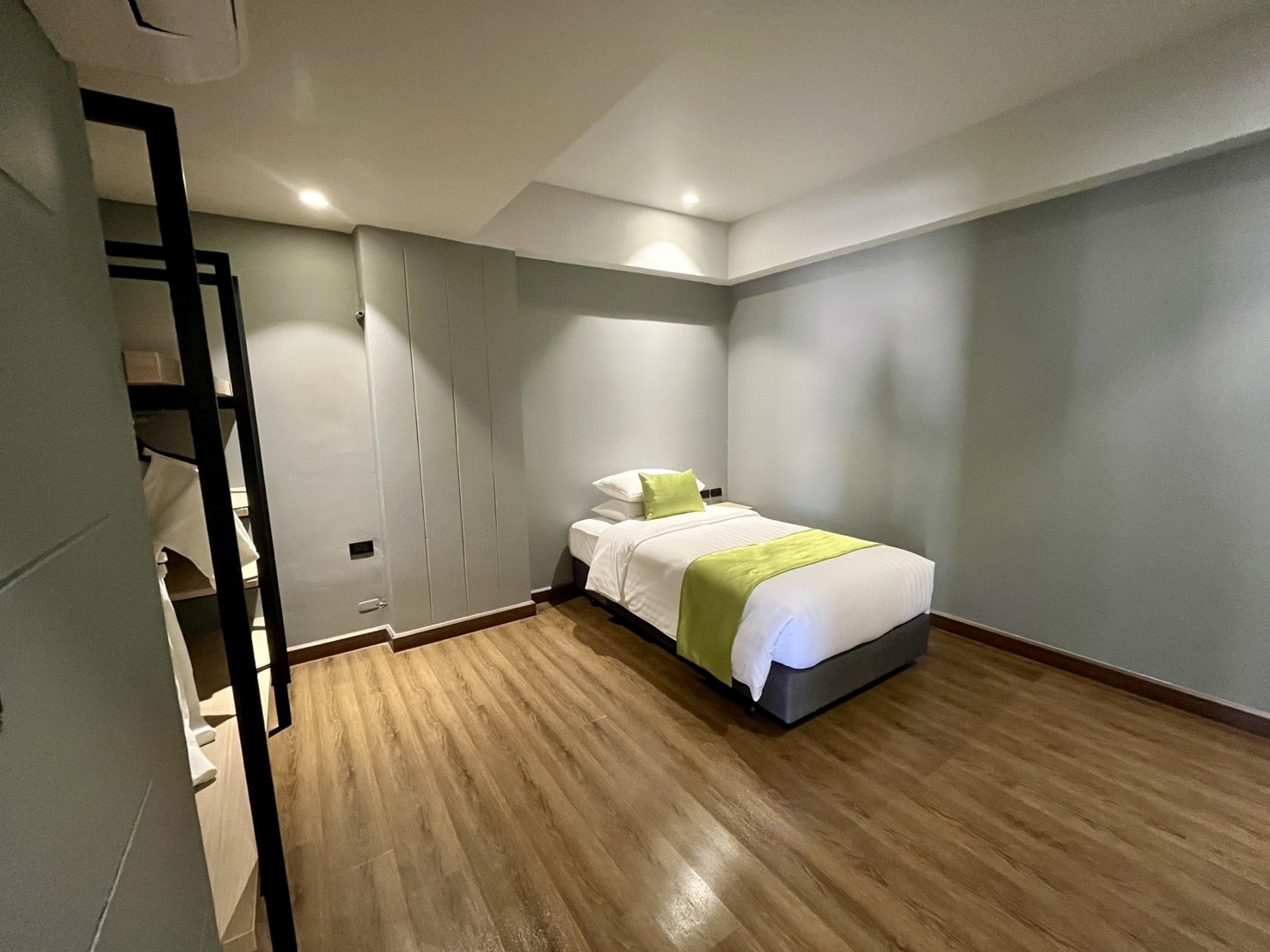 two-bedroom-thapra-single-bed